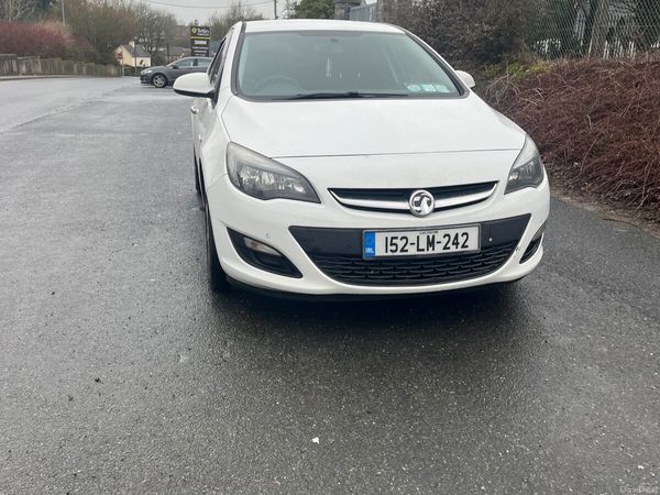 Vauxhall Astra Hatchback, Diesel, 2015, White