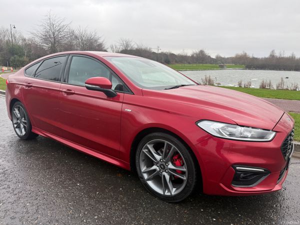 Ford Mondeo Hatchback, Diesel, 2021, Red