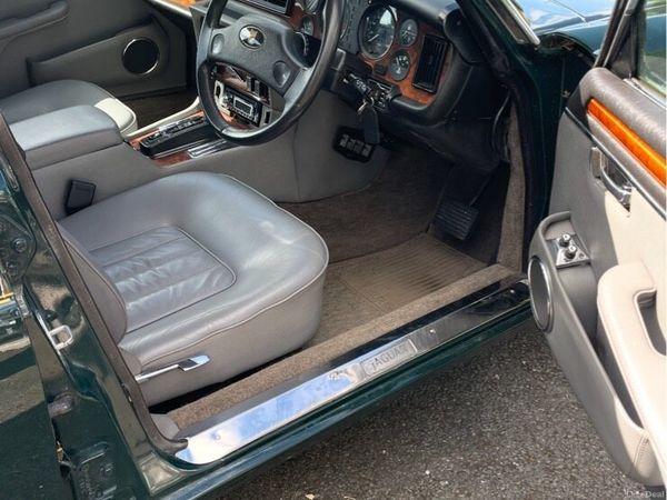 Nissan Qashqai Hatchback, Petrol, 2008, Red