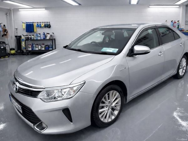 Toyota Camry Saloon, Petrol Hybrid, 2015, Silver
