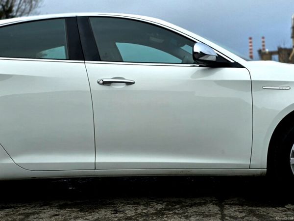 Alfa Romeo Giulietta Hatchback, Diesel, 2014, White