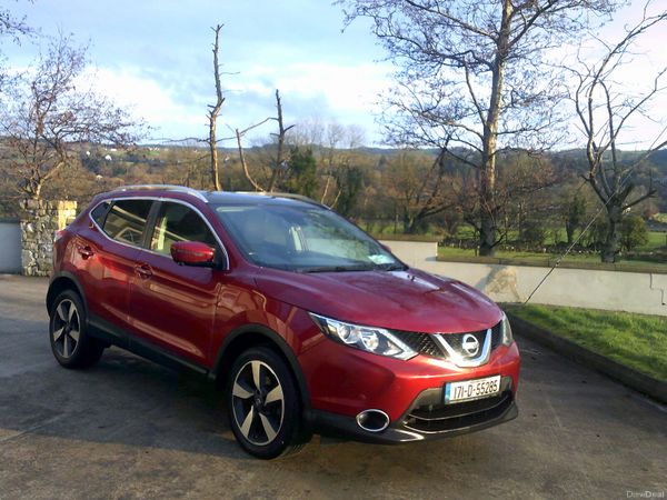 Nissan Qashqai SUV, Diesel, 2017, Red