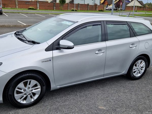Toyota Auris Estate, Petrol Hybrid, 2014, Silver