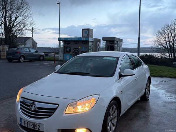 Vauxhall Insignia Hatchback, Diesel, 2011, White
