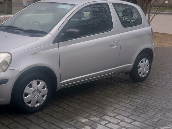 Toyota Yaris Hatchback, Petrol, 2004, Silver