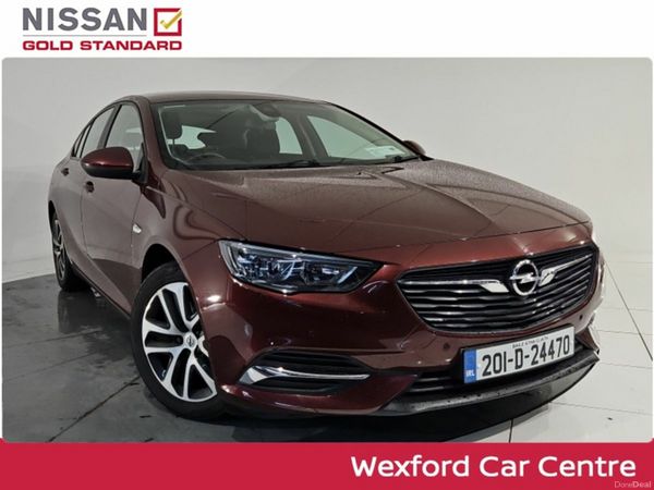 Opel Insignia Hatchback, Diesel, 2020, Red