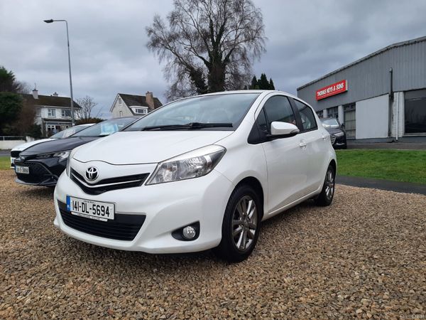 Toyota Yaris Hatchback, Petrol, 2014, White