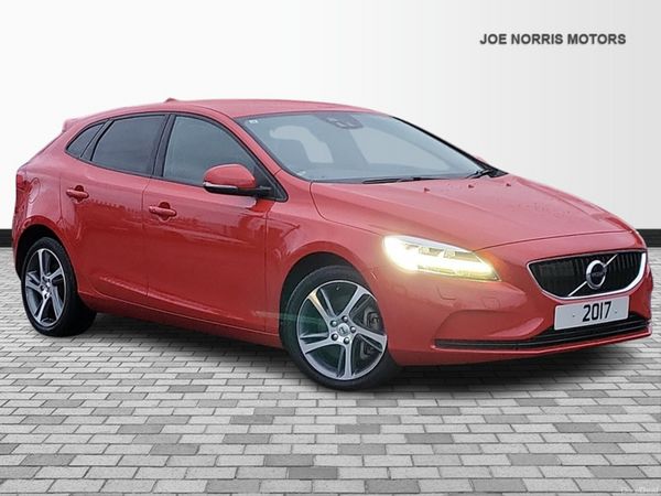 Volvo V40 Hatchback, Diesel, 2017, Red