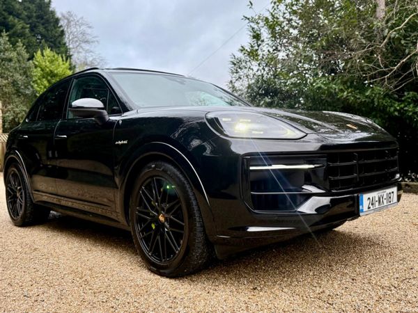 Porsche Cayenne SUV, Petrol Plug-in Hybrid, 2024, Black