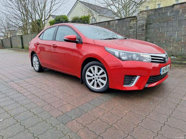 Toyota Corolla Saloon, Diesel, 2014, Red