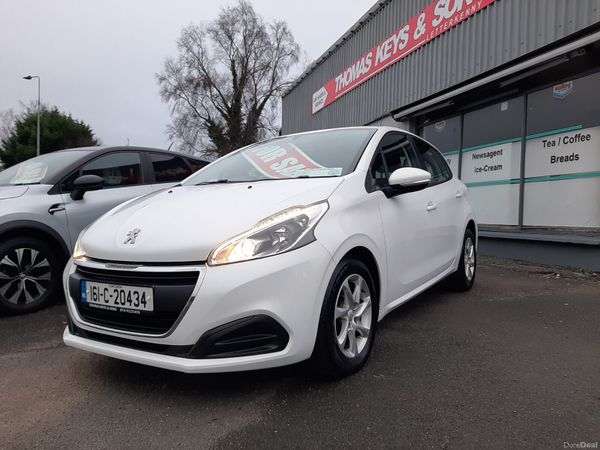 Peugeot 208 Hatchback, Petrol, 2016, White