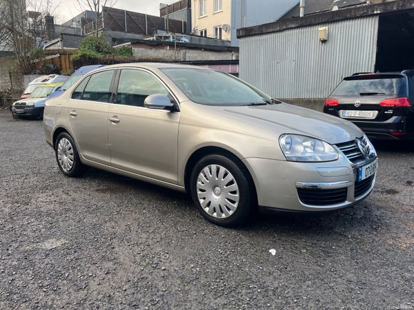 Volkswagen Jetta Saloon, Petrol, 2007, Beige