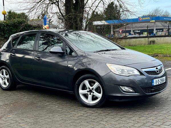 Opel Astra Hatchback, Petrol, 2011, Grey