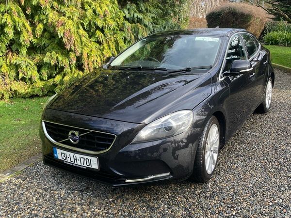 Volvo V40 Hatchback, Diesel, 2013, Black