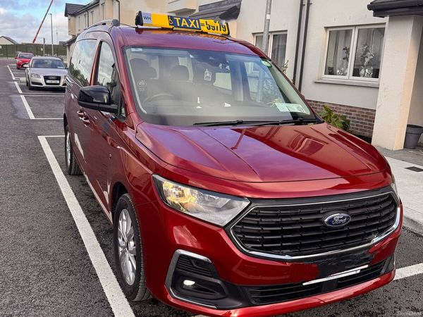 Ford Tourneo Connect MPV, Diesel, 2025, Red