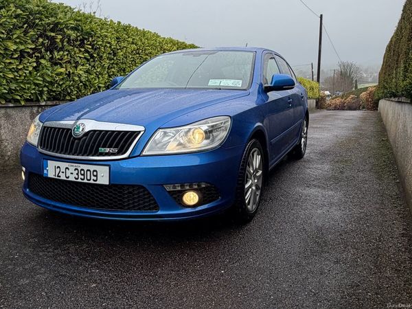 Toyota Avensis Saloon, Diesel, 2012, Grey