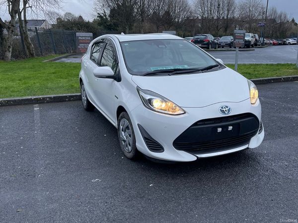 Toyota Aqua Hatchback, Petrol Hybrid, 2020, White