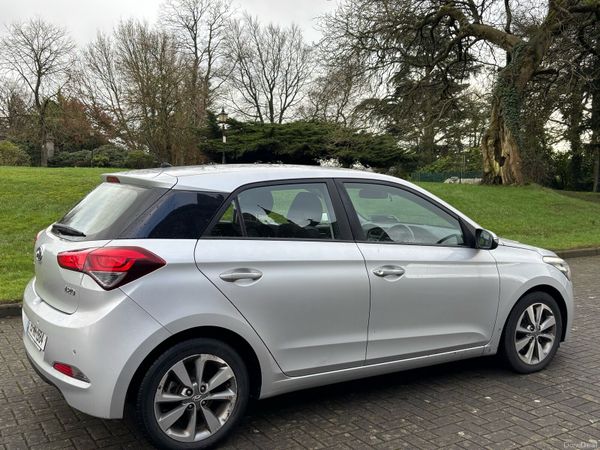 Hyundai i20 Hatchback, Diesel, 2015, Silver