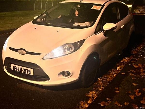 Ford Fiesta Hatchback, Petrol, 2009, White