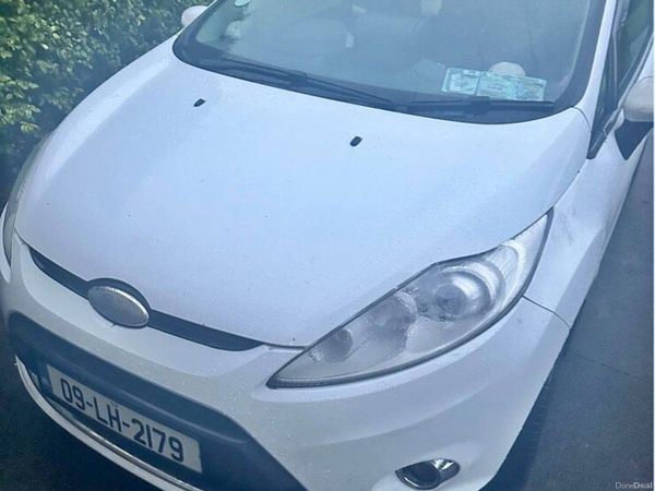 Ford Fiesta Hatchback, Petrol, 2009, White