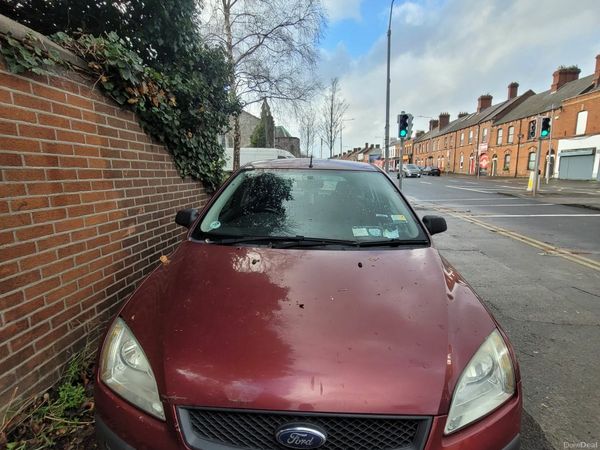 Ford Focus Hatchback, Petrol, 2005, Red