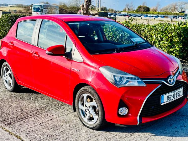 Toyota Yaris Hatchback, Petrol Hybrid, 2016, Red