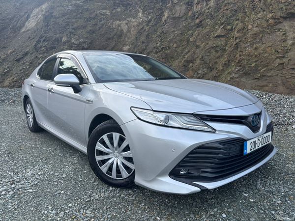 Toyota Camry Saloon, Petrol Hybrid, 2020, Silver