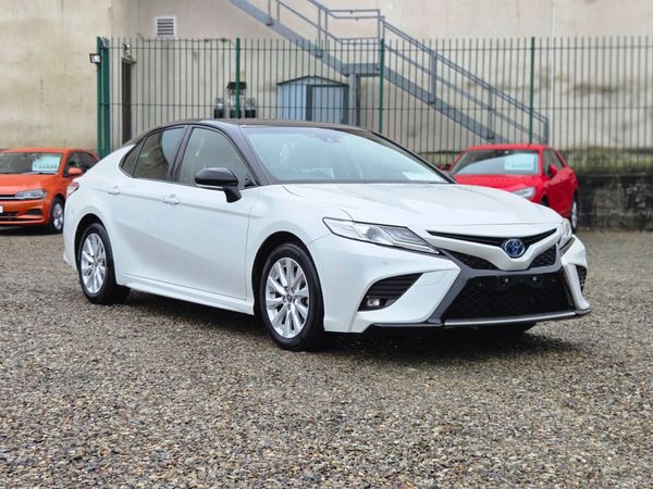 Toyota Camry Saloon, Petrol Hybrid, 2020, White