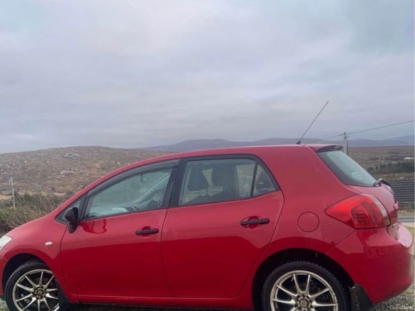 Toyota Auris Hatchback, Petrol, 2008, Red