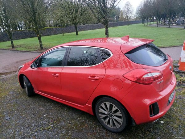 Kia Ceed Hatchback, Petrol, 2018, Red