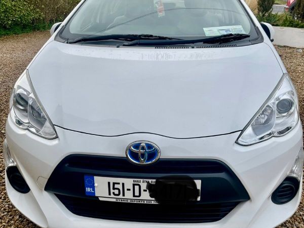 Toyota Aqua Hatchback, Petrol Hybrid, 2015, White