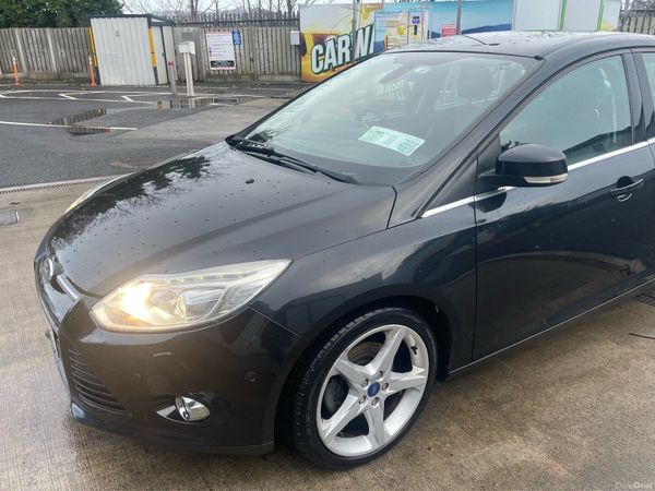 Ford Focus Hatchback, Petrol, 2011, Black