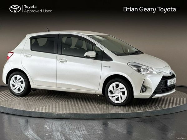 Toyota Yaris Hatchback, Petrol Hybrid, 2017, White