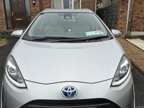 Toyota Aqua Hatchback, Petrol Hybrid, 2018, Silver