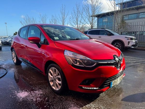 Renault Clio Hatchback, Petrol, 2017, Red