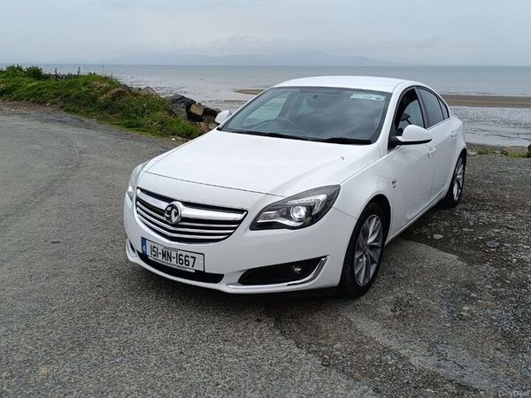 Vauxhall Insignia Hatchback, Diesel, 2015, White