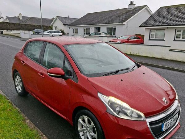 Peugeot 208 Hatchback, Diesel, 2016, Red