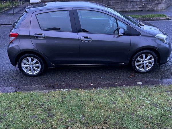 Toyota Yaris Hatchback, Petrol, 2012, Grey