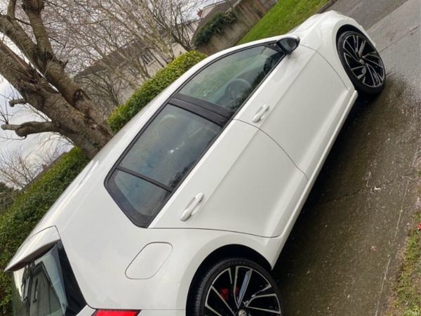 Volkswagen Golf Hatchback, Petrol, 2015, White