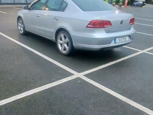 Volkswagen Passat Saloon, Diesel, 2011, Silver