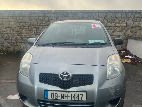 Toyota Yaris Hatchback, Petrol, 2009, Silver