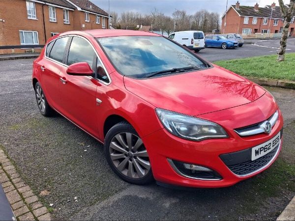 Vauxhall Astra Hatchback, Petrol, 2012, Red