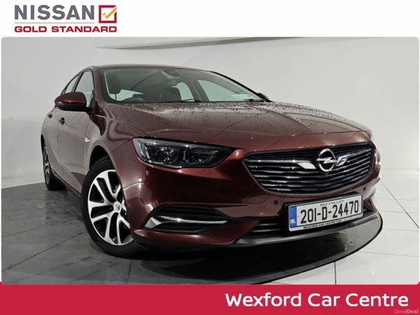 Opel Insignia Hatchback, Diesel, 2020, Red