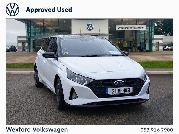 Hyundai i20 Hatchback, Petrol, 2021, White