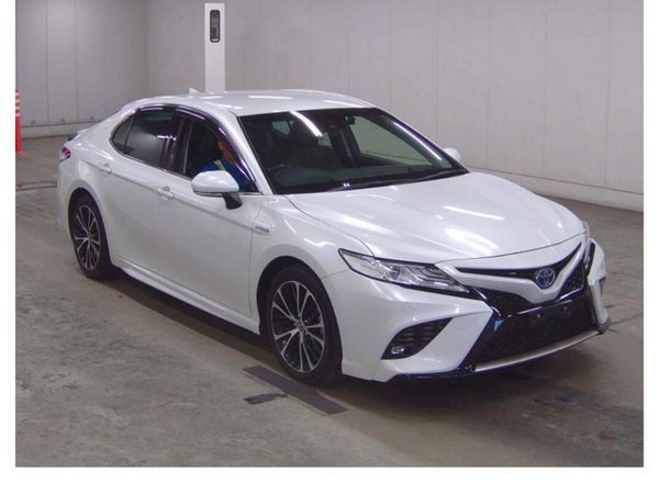 Toyota Camry Saloon, Petrol Hybrid, 2020, White