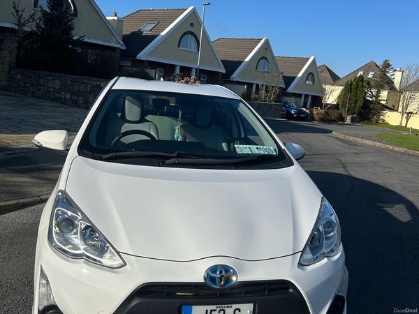 Toyota Aqua Hatchback, Petrol Hybrid, 2015, White