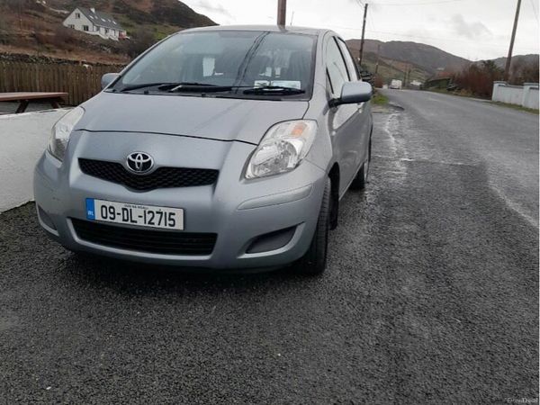 Toyota Yaris Hatchback, Petrol, 2009, Silver