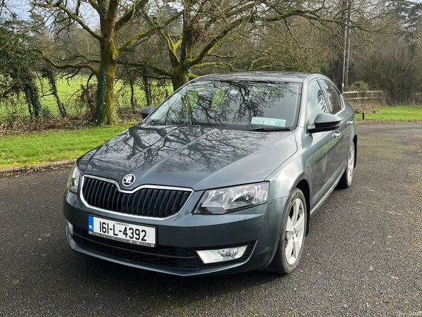 Skoda Octavia Saloon, Diesel, 2016, Grey