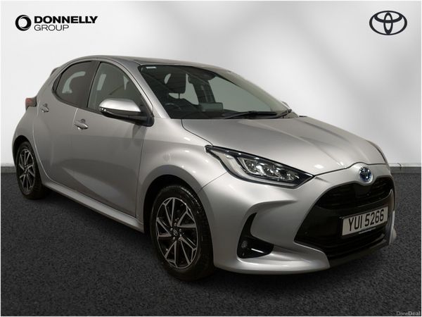 Toyota Yaris Hatchback, Petrol Hybrid, 2022, Silver