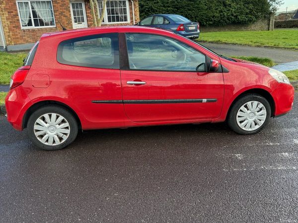 Renault Clio Hatchback, Ethanol Petrol, 2011, Red